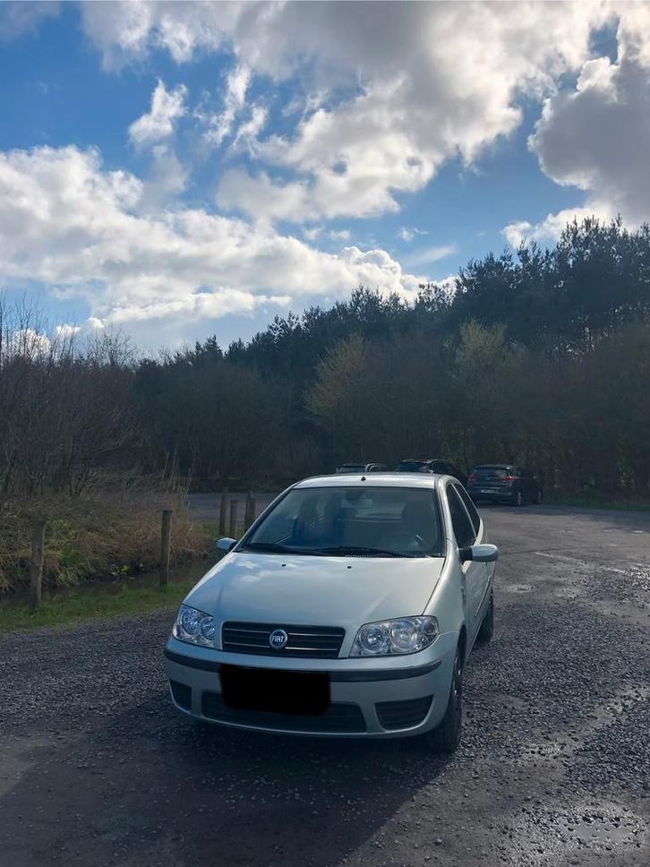 Fiat Punto 64000 km airco blanco  keuring rijklaar carpass, Autos, Fiat, Particulier, Punto, ABS, Airbags, Air conditionné, Verrouillage central