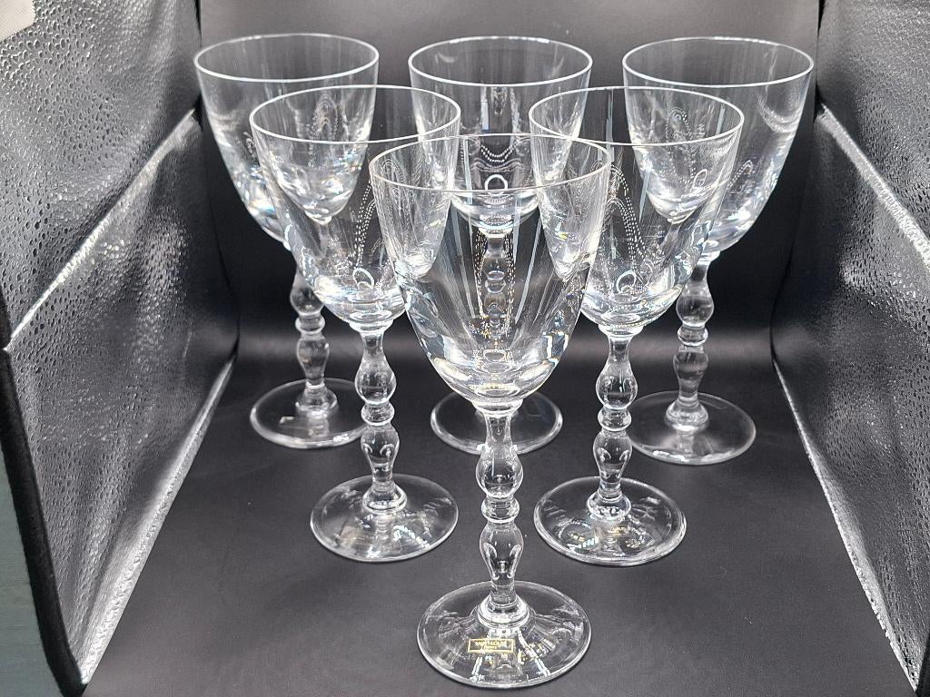 6 verres (H : 17,5cm) en cristal Saint Louis. Estampillés, Enlèvement