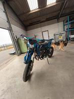 Sherco 50SM blackmoon + helm en bril, Ophalen, 6 versnellingen, 50 cc, Klasse B (45 km/u)