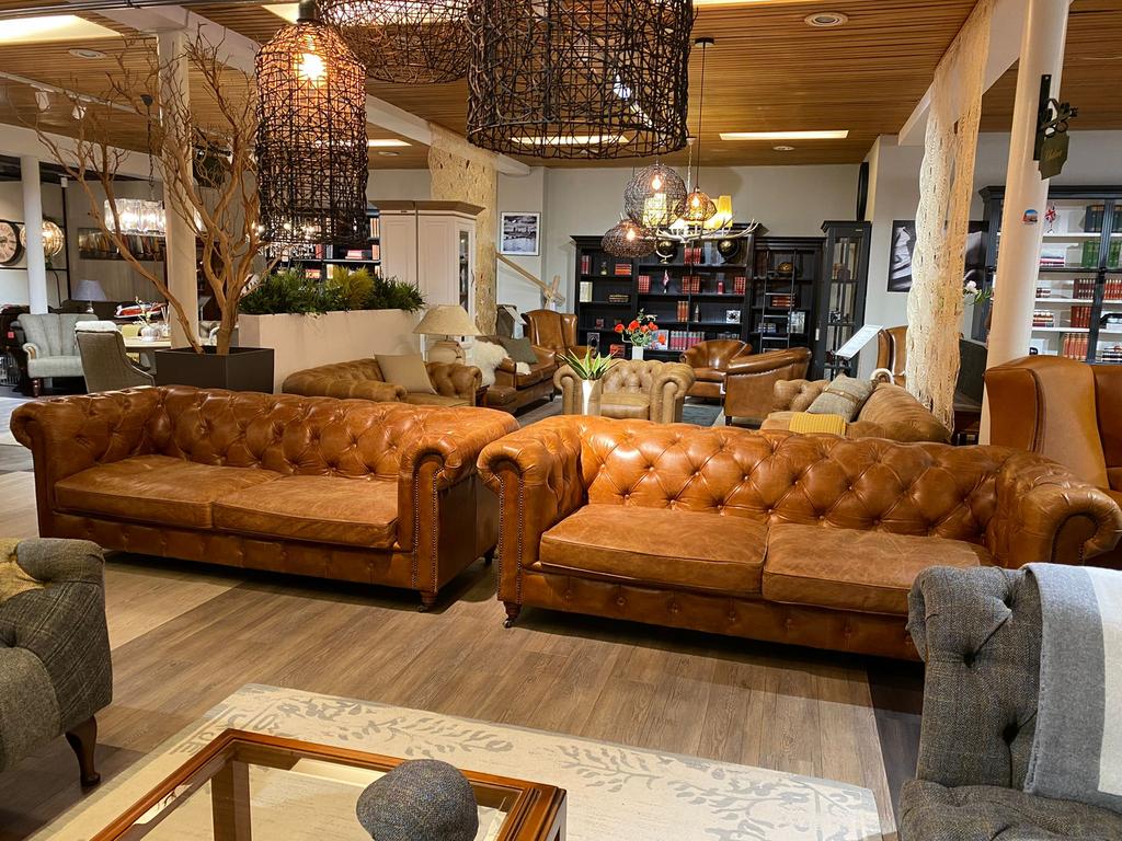 2 x stoere chesterfield 3 zits zetels Vintage Cognac, Ophalen of Verzenden, Gebruikt