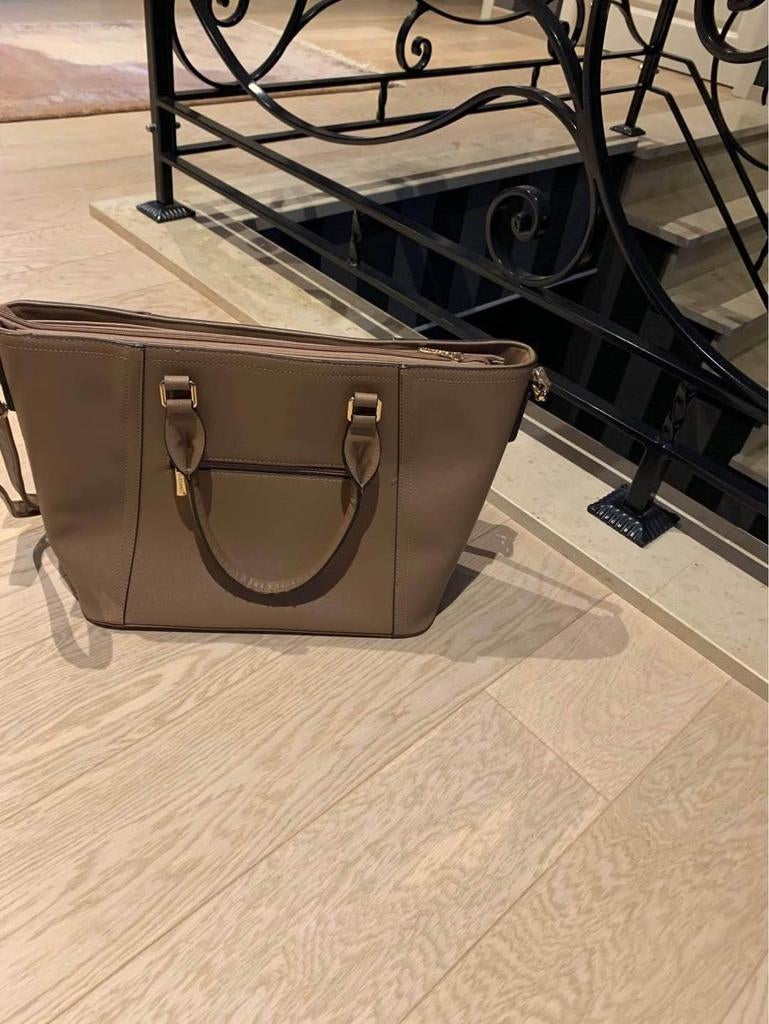 Grote handtas, Handtassen en Accessoires, Tassen | Damestassen, Ophalen, Zo goed als nieuw, Handtas