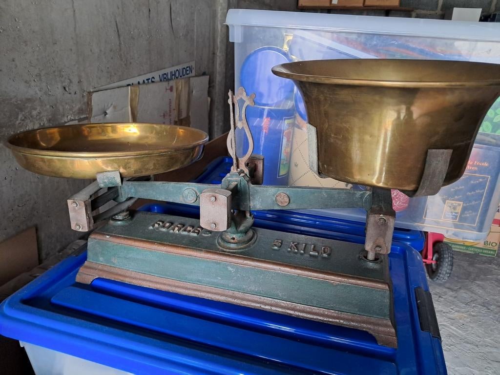 Oude weegschaal, Enlèvement