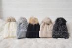 300 stuks nieuwe wintermutsen, Vêtements | Femmes, Bonnets, Écharpes & Gants, Enlèvement, Comme neuf