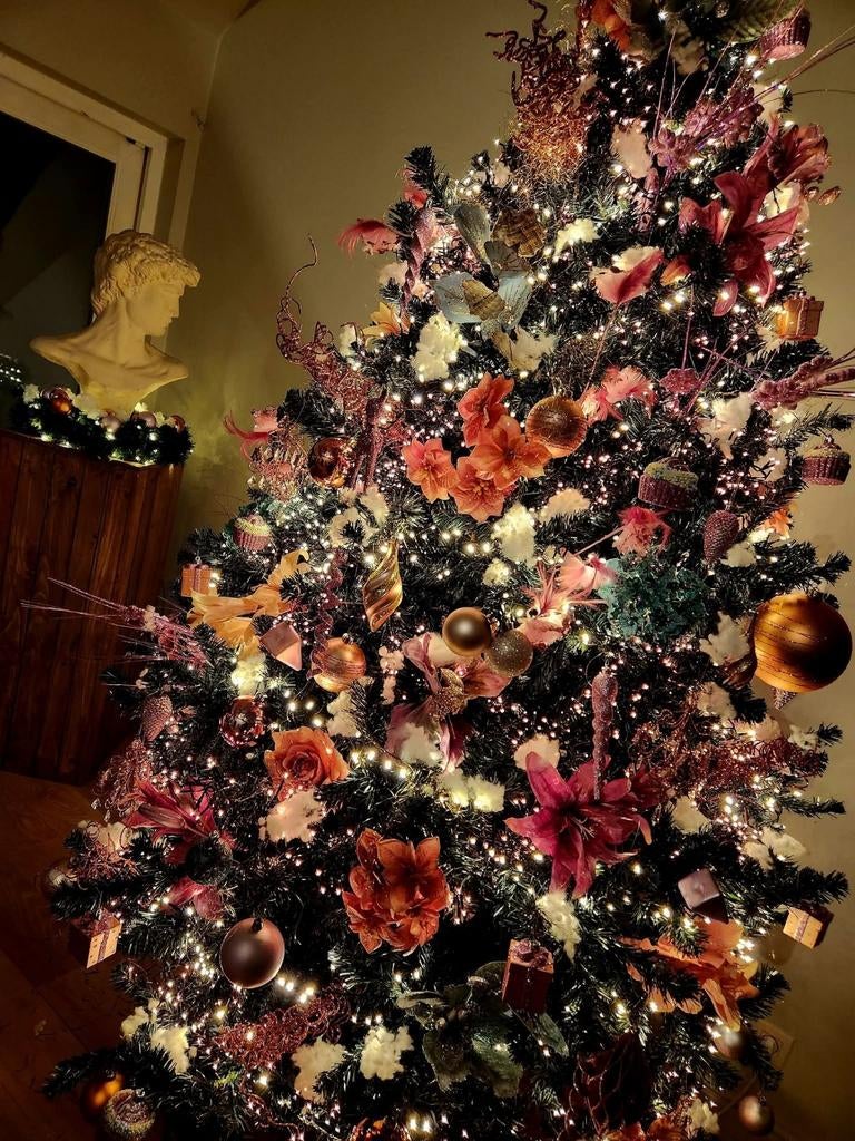 Kerstboom  met verlichting en versiering, Ophalen