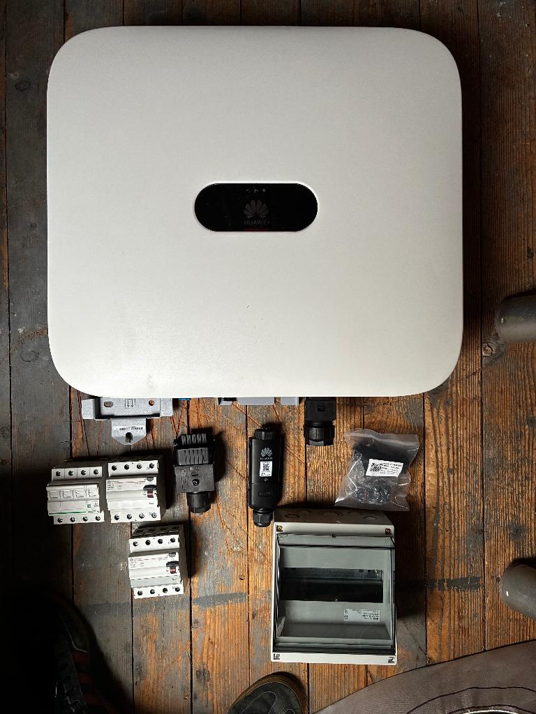 Huawei SUN2000-3KTL-M1 omvormer + toebehoren (complete set), Bricolage & Construction, Électricité & Câbles, Comme neuf, Autres types