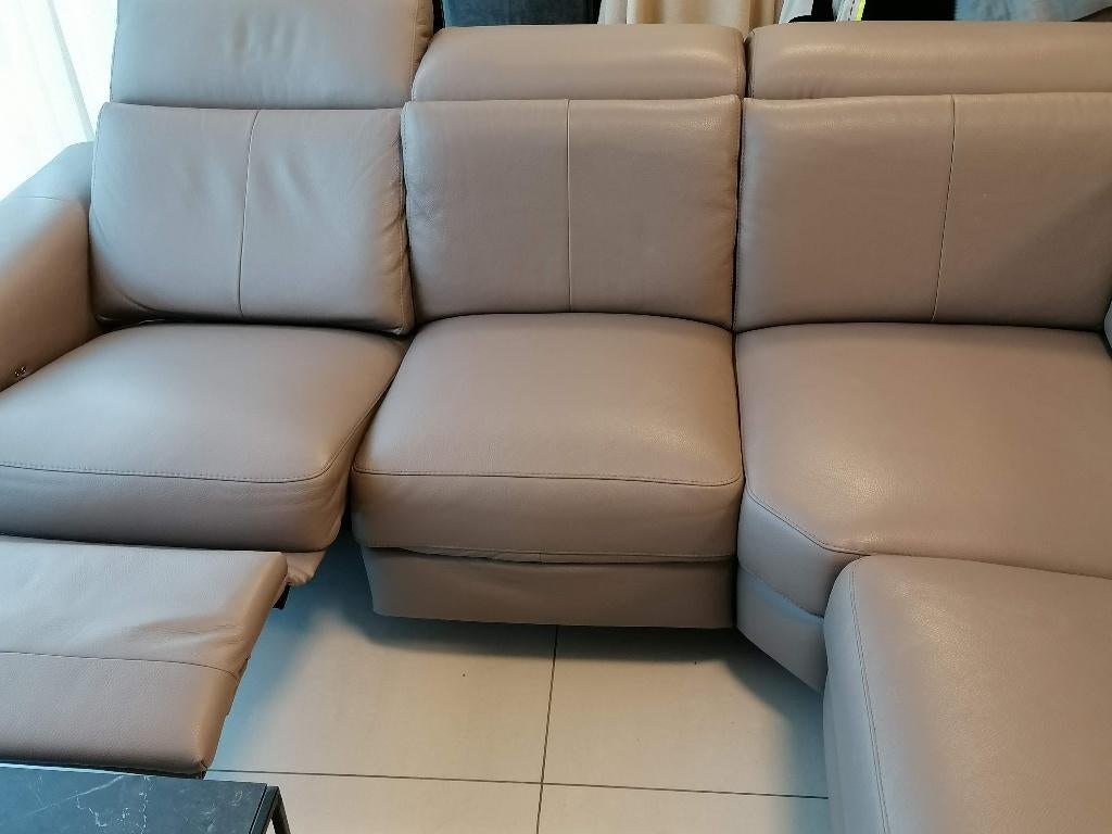 Mooie lederen hoeksalon in "taupe" kleur met relax en lounge, Huis en Inrichting, Ophalen, Leer