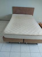 Bed + matras + beschermhoes, Maison & Meubles, Chambre à coucher | Lits boxsprings, Queen size, 140 cm, Brun, Enlèvement
