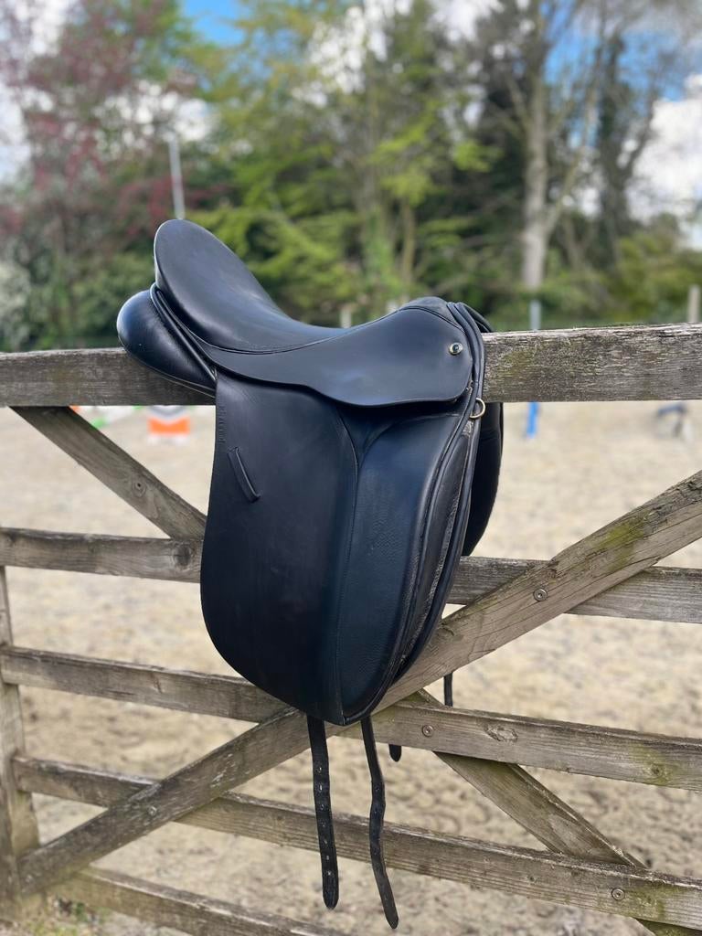 Dressuurzadels, Dieren en Toebehoren, Paarden en Pony's | Zadels, Ophalen, Gebruikt, Dressuur