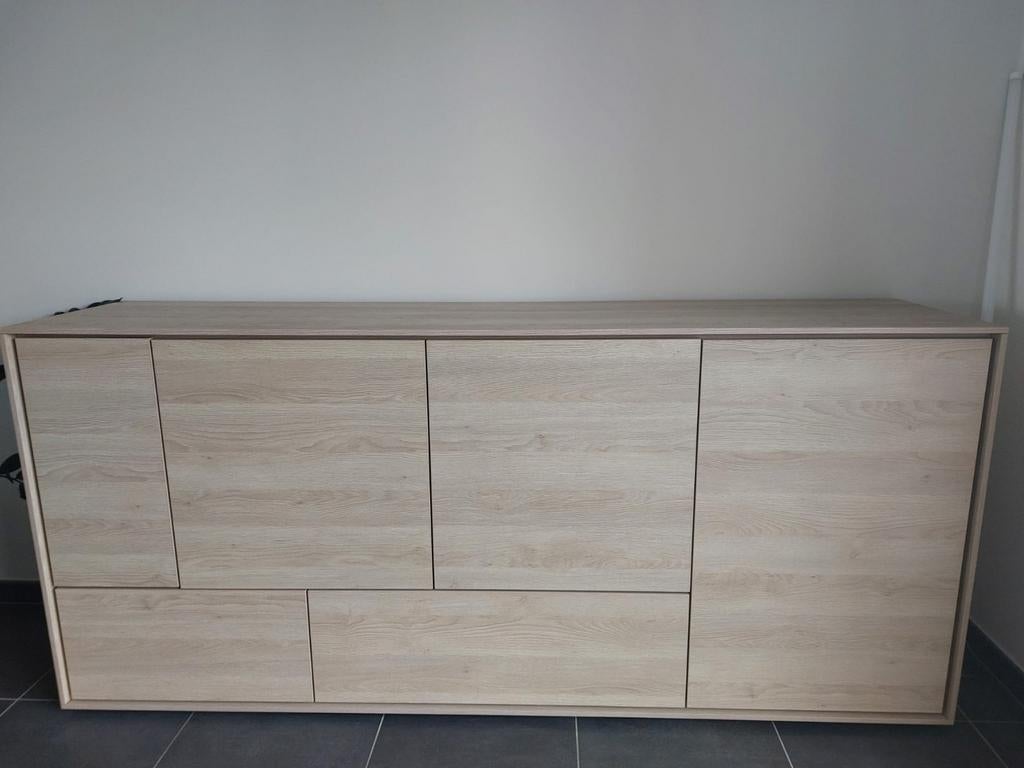 Salle à manger avec lampe suspendue, Maison & Meubles, Armoires | Dressoirs, Enlèvement