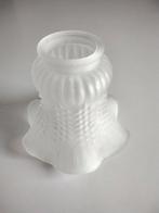 Ancien globe tulipe en pâte de verre sablé blanc pour lampe, Antiquités & Art, Enlèvement ou Envoi