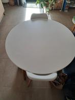 Witte tafel met 4 witte stoelen zo goed als nieuw, Huis en Inrichting, Ophalen
