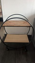 Unieke ronde bijzettafel op wieltjes, Huis en Inrichting, Gebruikt, Metaal of Aluminium, 55 tot 75 cm, Modern