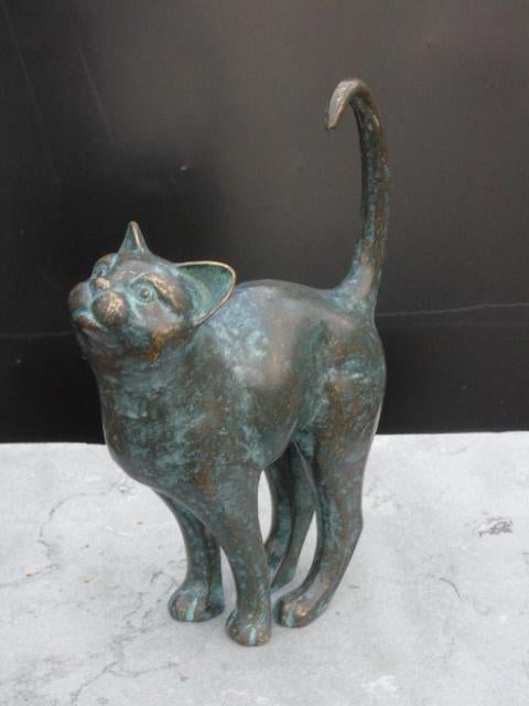 Bronzen beeld van een kat met een grote rug, Ophalen of Verzenden, Nieuw, Overige materialen, Dierenbeeld