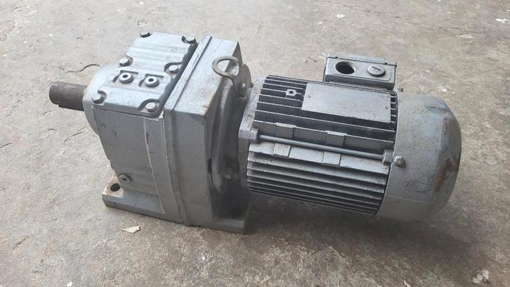 SEW Eurodrive R47DT80K4, Bricolage & Construction, Outillage | Autres Machines, Utilisé, Enlèvement ou Envoi