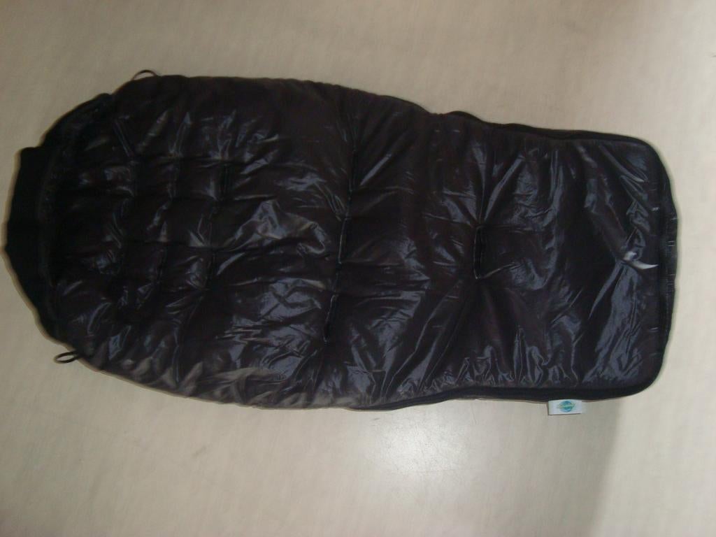 2 sac de couchage noir et rouge en bon état, Caravanes & Camping, Enlèvement, Comme neuf