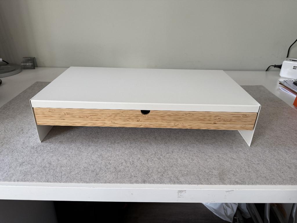 ELLOVEN IKEA monitor stand, Divers, Accessoires de bureau, Comme neuf, Enlèvement ou Envoi