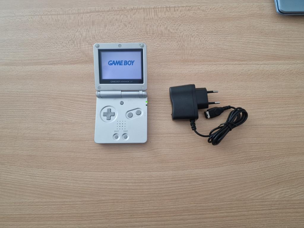 Gameboy advance SP Silver, Games en Spelcomputers, Spelcomputers | Nintendo Game Boy, Ophalen of Verzenden, Gebruikt, Game Boy Advance SP