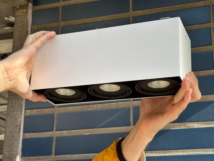 Plafondlamp met drie ledspots, Ophalen, Halogeen, Metaal of Aluminium, Zo goed als nieuw
