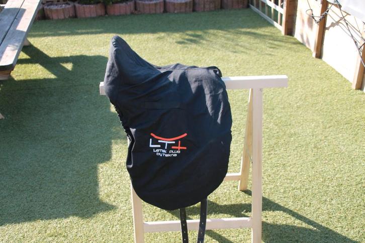 Dressuurzadel TEKNA LETEK+ , 17 inch, Dieren en Toebehoren, Paarden en Pony's | Zadels, Zo goed als nieuw, Ophalen