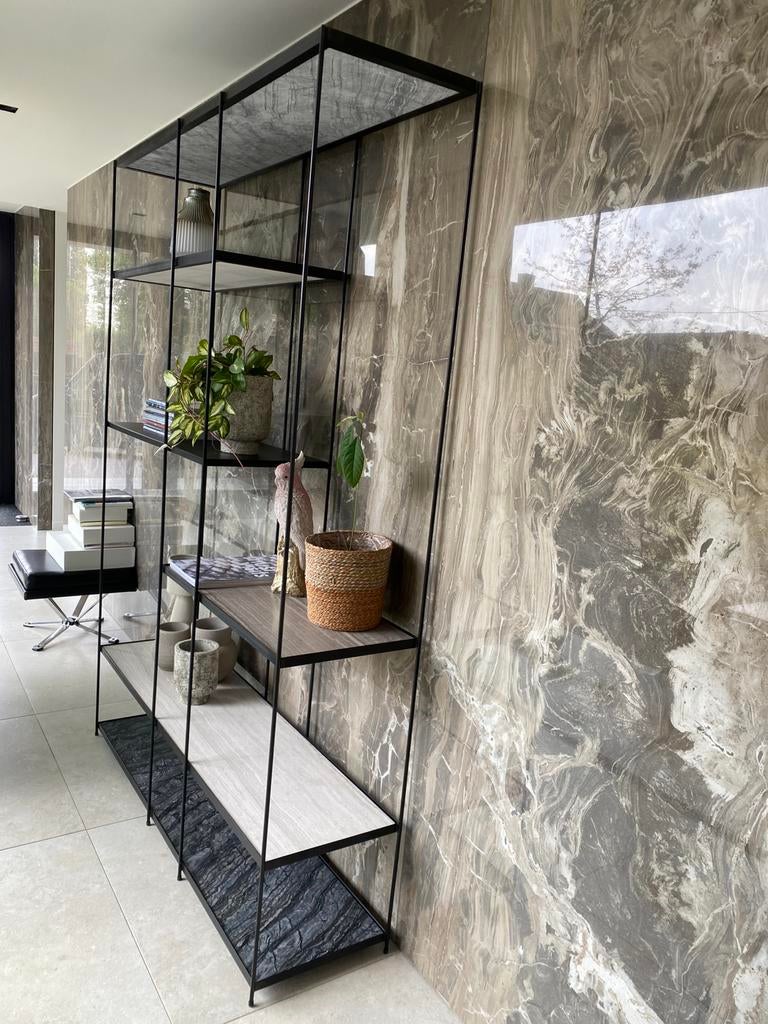 Armoire en métal avec plaques en marbre, Enlèvement, Comme neuf