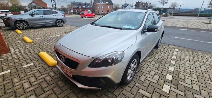 Volvo v40 crosscountry   D3 2.0 Diesel 5 cylindres 150 pk, Autos, Seat, Particulier, Airbags, Diesel, Euro 5, Automatique, Tissu