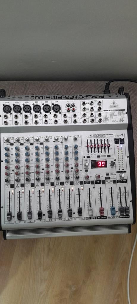 Behringer Europower PMX1000
2 x 300 Watt, Ophalen