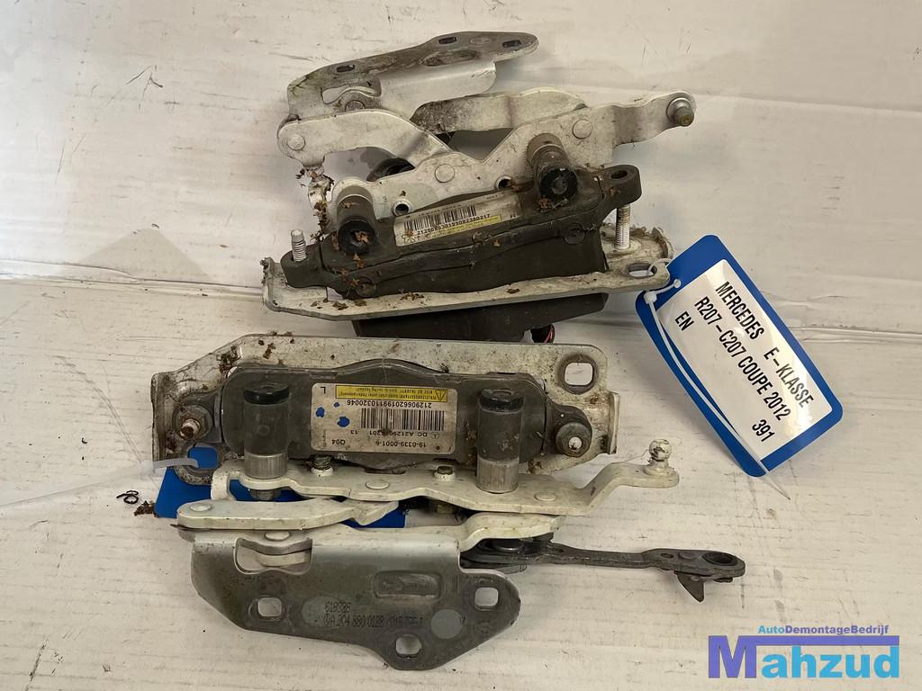 MERCEDES E klasse coupe C207 motorkap scharnier 2009-2016, Gebruikt, Mercedes-Benz AG, Mercedes-Benz, Mercedesstrasse 120
70372  Stuttgart, DE