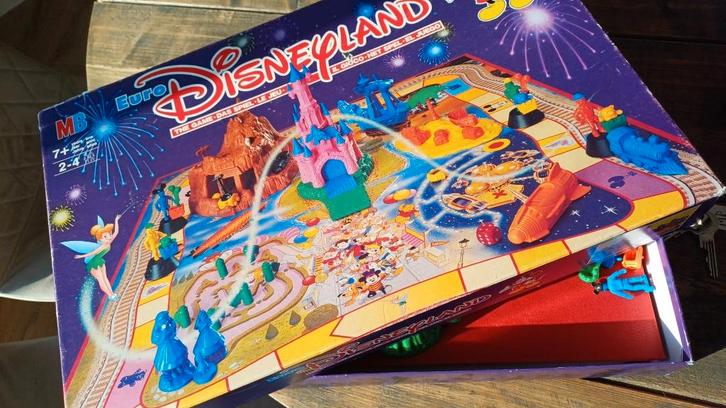 bordspel vintage van MB Disneyland Disney Land, Hobby en Vrije tijd, Gezelschapsspellen | Bordspellen, Zo goed als nieuw, Een of twee spelers