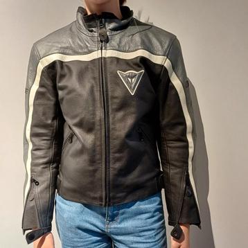 Dainese leder vest vrouwenmodel mt 44 beschikbaar voor biedingen
