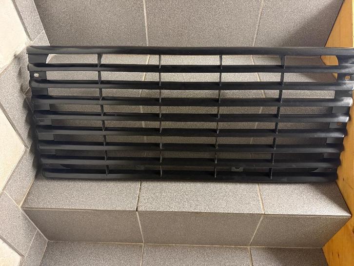 Calandre avant OEM Land Rover Defender, peinte en noir, Autos : Pièces & Accessoires, Carrosserie & Tôlerie, Capot moteur, Land Rover