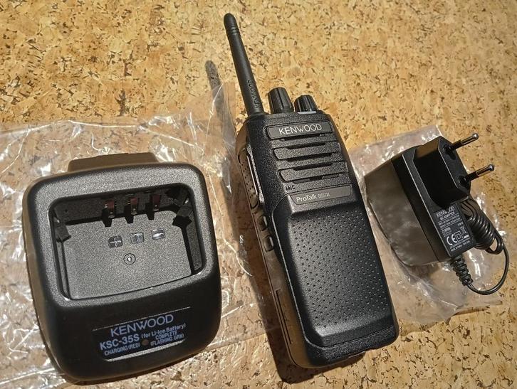 Talkie-walkie Kenwood TK-3701D neuf + chargeur, Diversen, Overige Diversen, Nieuw, Ophalen