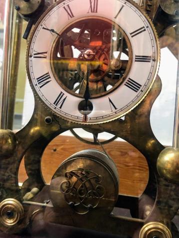 Horloge squelette à cadran lunaire en laiton:: John Harrison beschikbaar voor biedingen