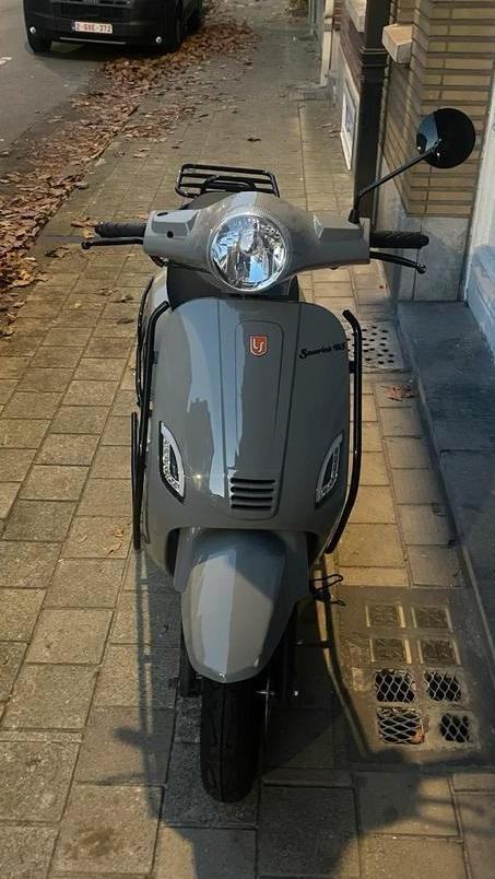 Scooter Classe A (négociable / 2 casques + cadenas fourni), Fietsen en Brommers, Snorfietsen en Snorscooters, Zo goed als nieuw