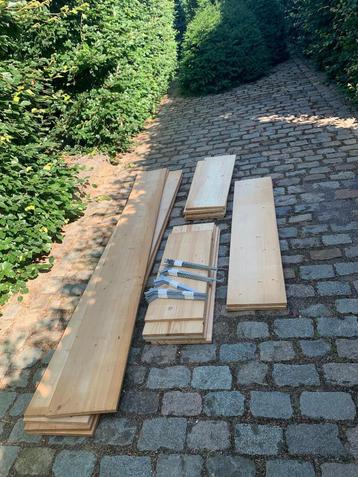 wandrek planken met metalen steunen (pinehout) beschikbaar voor biedingen