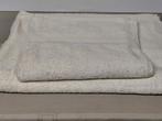 2 beige handdoeken. Grote 1m45/1m kleine 1m08/60 cm. NIEUW., Enlèvement, Beige