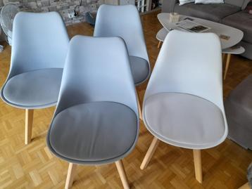 Stoelen  beschikbaar voor biedingen
