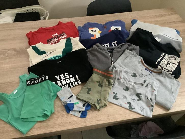 24 stuks jongskleding samen voor 20 euro maat 104/110/116, Kinderen en Baby's, Kinderkleding | Kinder-kledingpakketten, Zo goed als nieuw
