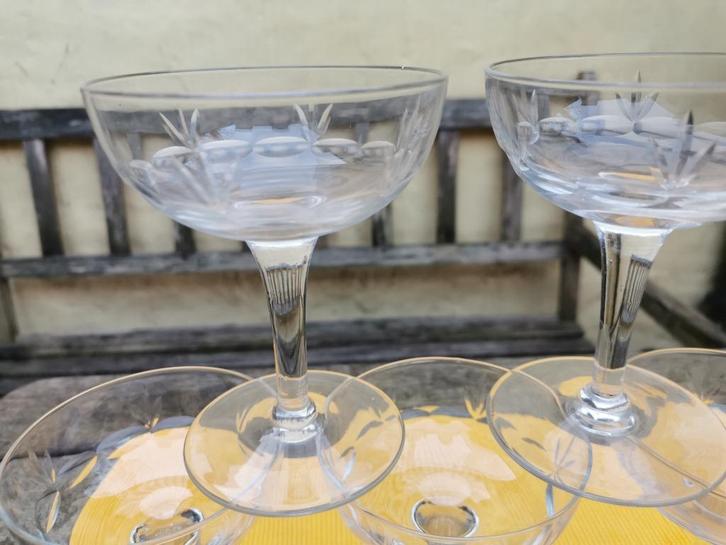 Vintage Champagne coupes 5st. Met ingeslepen motief., Antiek en Kunst, Antiek | Glaswerk en Kristal, Ophalen of Verzenden