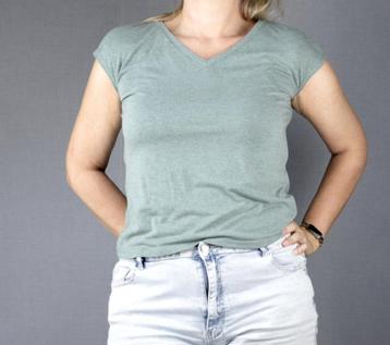 Groen tshirt van Shein - Maat medium beschikbaar voor biedingen