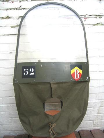 Pare-brise de moto militaire belge, enchères uniquement. beschikbaar voor biedingen