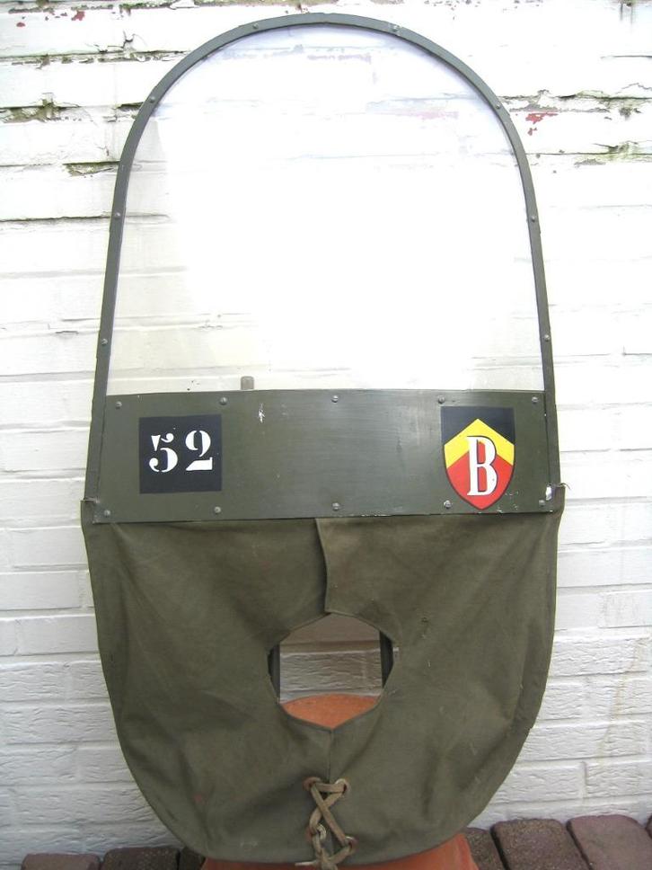 Pare-brise de moto militaire belge, enchères uniquement., Verzamelen, Militaria | Algemeen, Landmacht, Overige typen, Ophalen of Verzenden