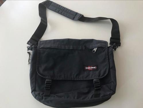 Eastpak schoudertas laptoptas tas 38 cm x 28 grijs zwart, Handtassen en Accessoires, Tassen | Schooltassen, Gebruikt, Schoudertas