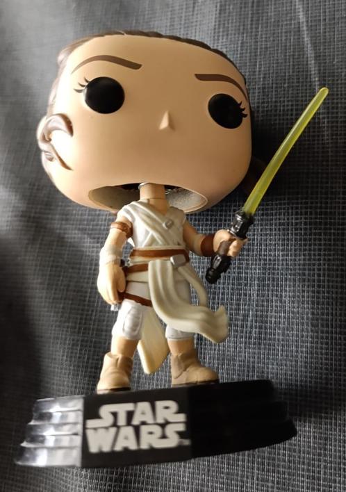 Star Wars Funko Pop Rey nr 432 yellow lightsaber, Verzamelen, Star Wars, Zo goed als nieuw, Actiefiguurtje, Ophalen