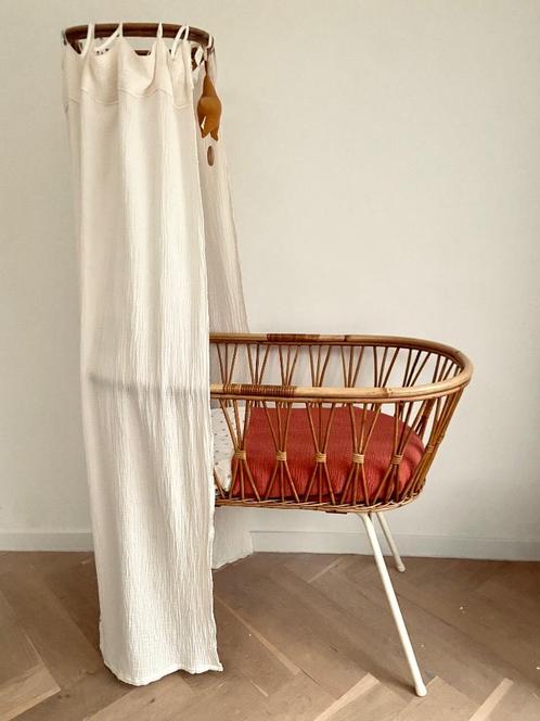 Rotan babywiegje, Kinderen en Baby's, Kinderkamer | Bedden, Zo goed als nieuw, Ophalen