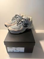 Chanel sneakers zeldzaam 100% origineel, Wit, Nieuw, Ophalen of Verzenden, Sneakers