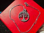 Collier avec arbre de vie en argent, Handtassen en Accessoires, Kettingen, Ophalen, Met hanger, Zo goed als nieuw, Zilver