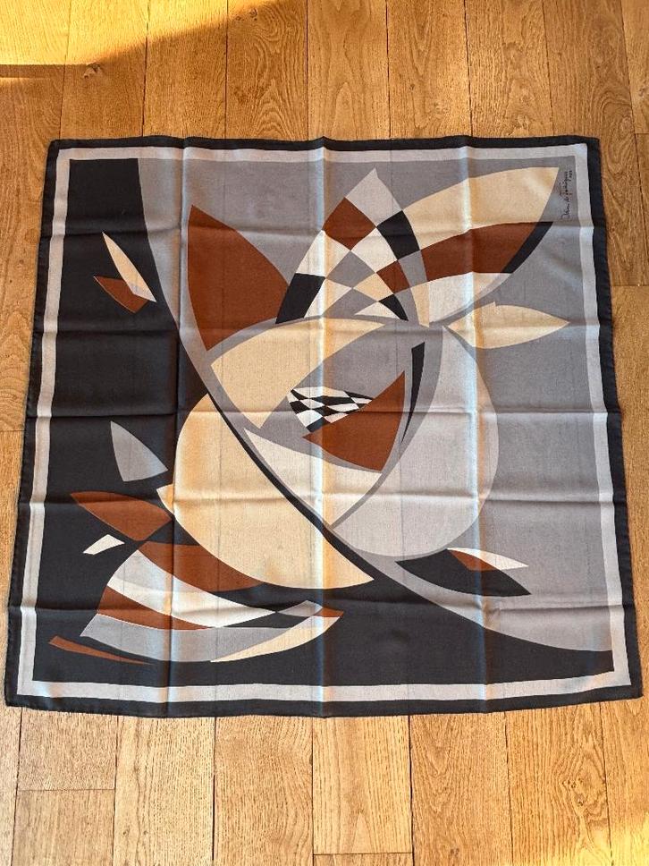 sjaal met vintage motief en een okergele sjaal, Kleding | Dames, Mutsen, Sjaals en Handschoenen, Zo goed als nieuw, Sjaal, Maat 38/40 (M)