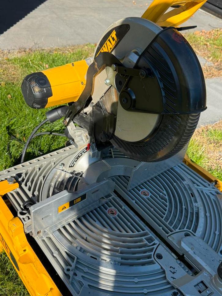 Dewalt D27107 QS, Doe-het-zelf en Bouw, Gereedschap | Zaagmachines, Zo goed als nieuw, Afkortzaag, Ophalen