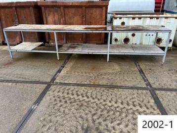 2002. Werktafel op wielen / tafel / werkbank beschikbaar voor biedingen
