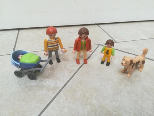 ② Playmobil – Famille avec landau et chien — Jouets